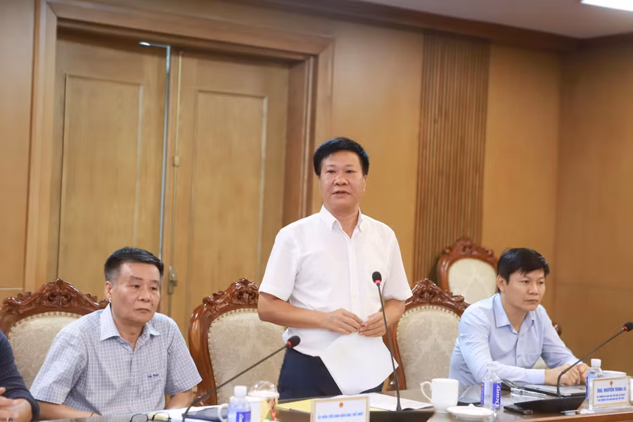 Ông Nguyễn Nho Huy - Phó Vụ trưởng Vụ Giáo dục thể chất báo cáo tại cuộc họp. 3.JPG
