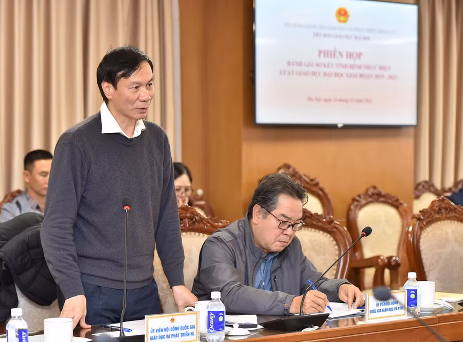 GS.TS Nguyễn Quý Thanh - Hiệu trưởng Trường ĐH Giáo dục (ĐH Quốc gia Hà Nội) trao đổi. nth-1700.jpg